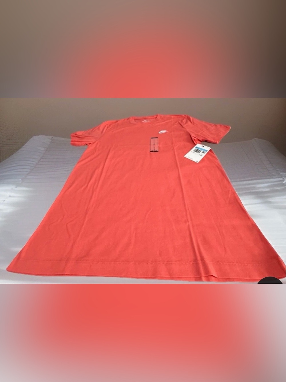New Nike Sportswear T-Shirt Men's Medium The Nike Tee